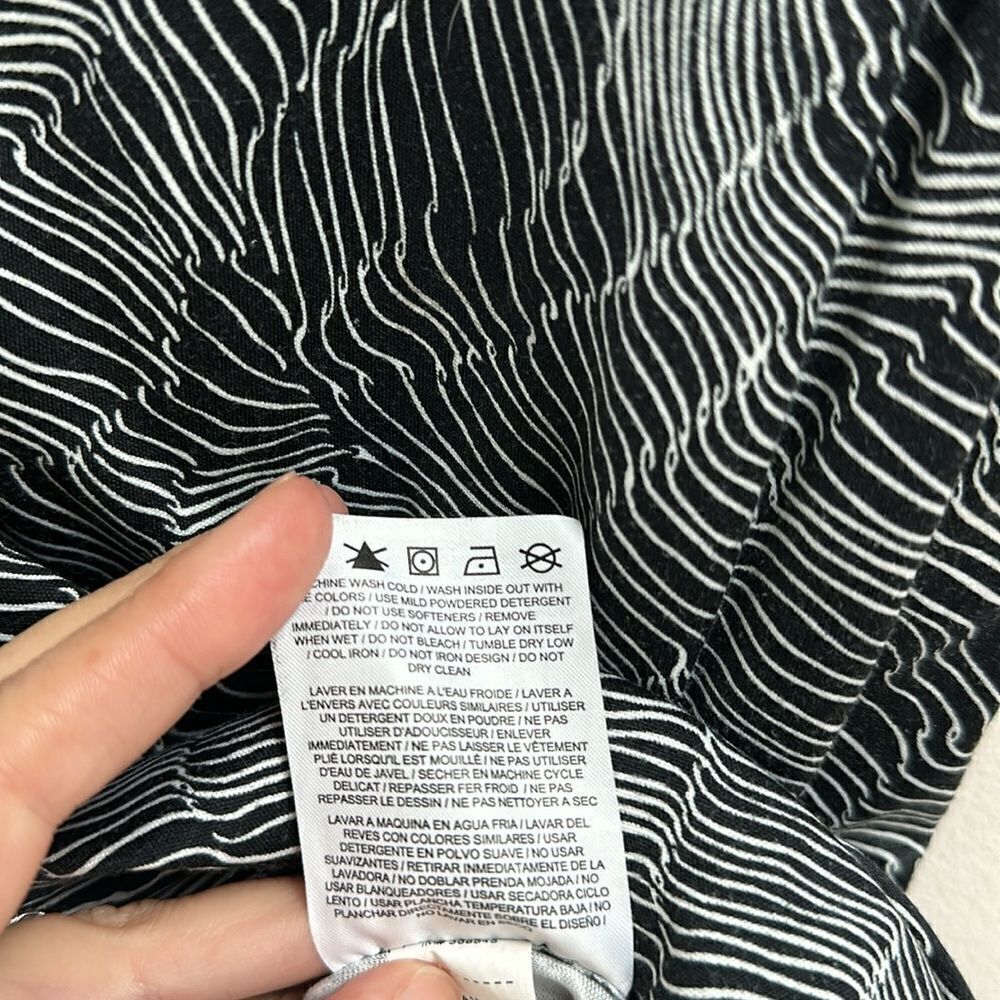 Nike Dri-FIT Racerback Tank Top M Black White Abstract Print Workout Running - Picture 5 of 5